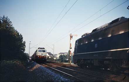 Begegnung Fernverkehr 1974  auf der Main Weser Bahn bei Eschersheim